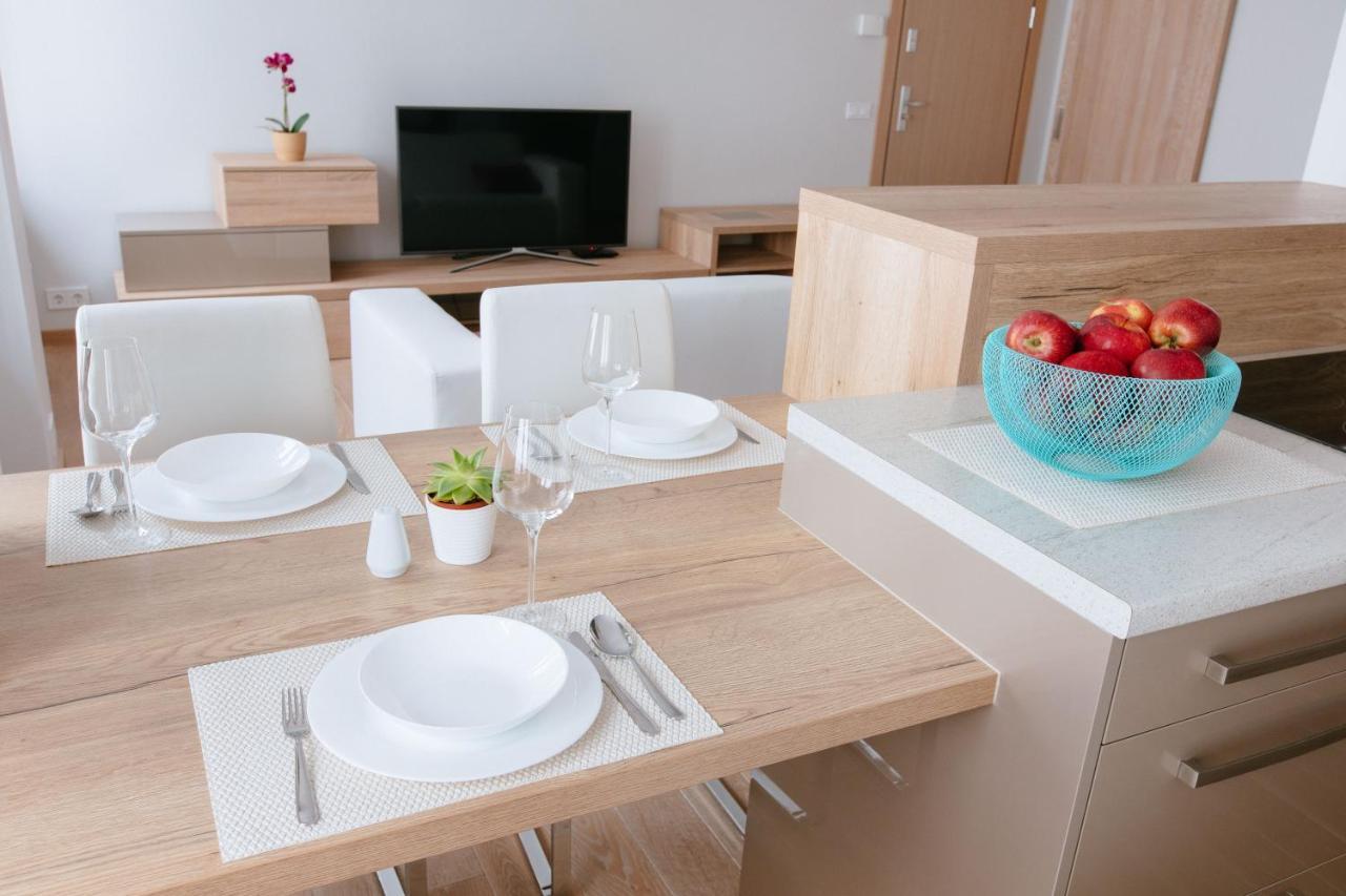 New Exclusive 2 Bedroom Apartment In Oldriga Exteriör bild